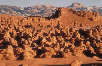 pinnacle rocks, goblin valley, utah, photo by Tom Till